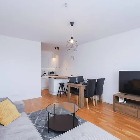 Mozartova- Quiet Getaway With A View Of The Danube