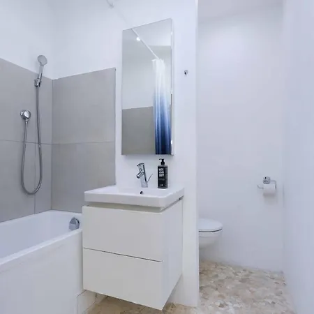 Mozartova- Quiet Getaway With A View Of The Danube Lejlighed