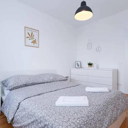 Lejlighed Mozartova- Quiet Getaway With A View Of The Danube