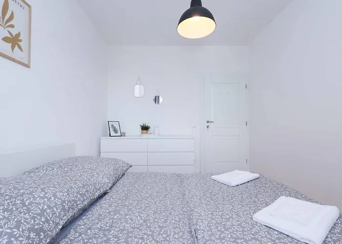 Mozartova- Quiet Getaway With A View Of The Danube *