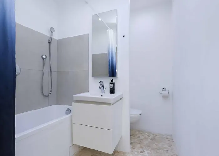 Mozartova- Quiet Getaway With A View Of The Danube Appartement